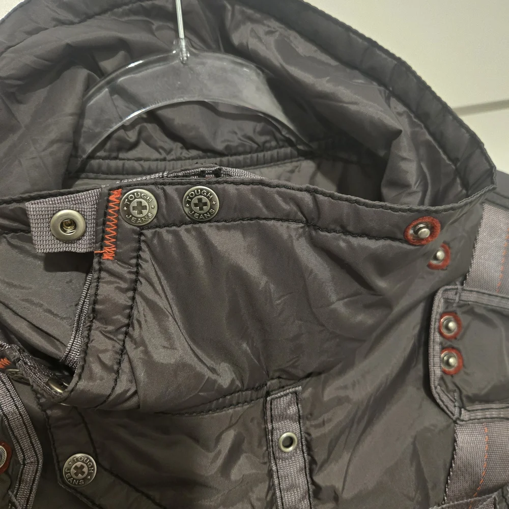 Dark Gray 100% Nylon Tactical Streetstyle Zip Up Vest with Pockets - Picture 3 of 6